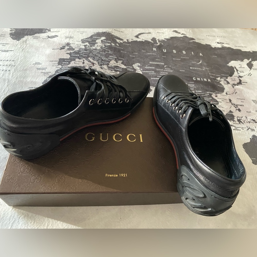 Authentic Gucci sneakers sz 38